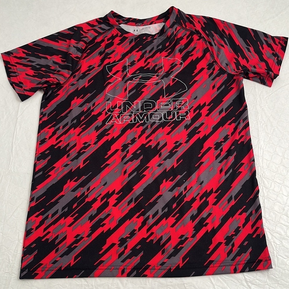 Under Armour red and black short sleeve t-shirt YXL